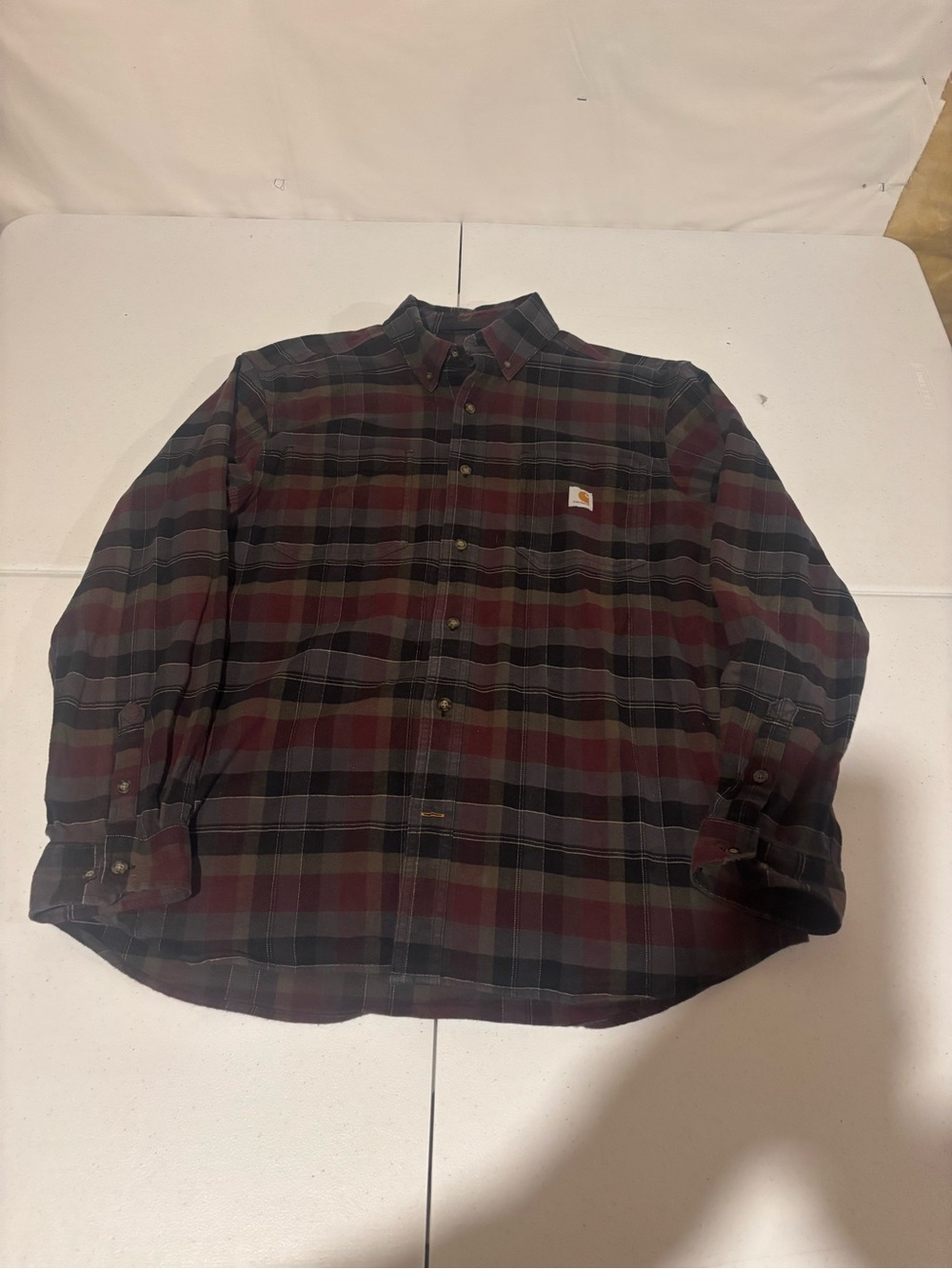 Carhartt Men’s Size L Relaxed Fit Red Black Plaid Button Up Long Sleeved Shirt